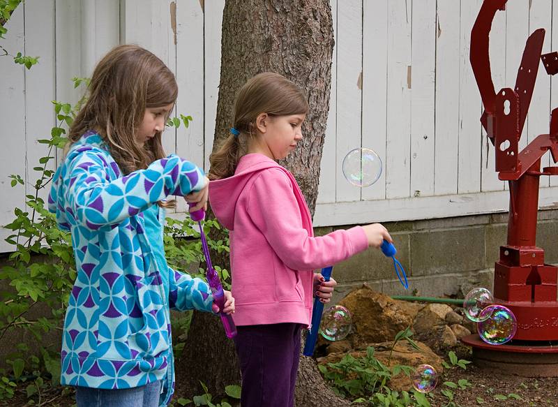 Phoebe and Fiona.<br />New England Sculptors Association gathering.<br />May 1, 2010 - Merrimac, Massachusetts.