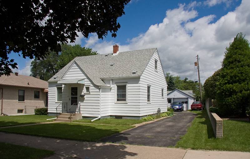 House in which my cousins grew up.<br />See corresponding 1959 photo.<br />June 19, 2010 - La Crosse, Wisconsin.