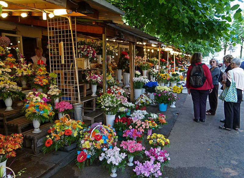 Betsy, Joyce, Carolyn, and Baiba.<br />At the flower market on the Esplanade.<br />June 2, 2011 - Riga, Latvia.