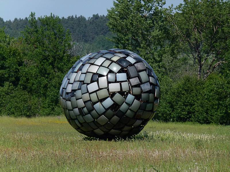 A ball made up of CRTs.<br />Pedvale Open-Air Art Museum.<br />June 6, 2011 - Pedvale, Latvia.