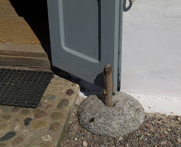 Interesting way to hold the door open.<br />June 7, 2011 - Pilsrundale, Latvia.