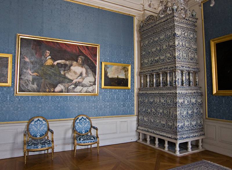 Note the heating unit.<br />The fire was lit by servants from a hidden entrance in the corner in another room.<br />June 7, 2011 - Rundale Palace, Pilsrundale, Latvia.