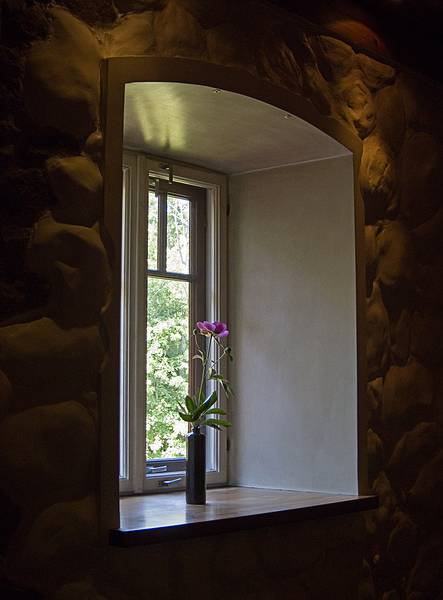 Note the thick wall.<br />Lunch at Park Hotel Bruzis (brewery).<br />June 9, 2011 - Smiltene, Vidzeme, Latvia.