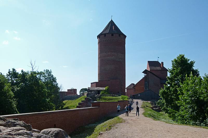 Approaching the castle.<br />June 11, 2011 - Turaida, across the Gauja River from Sigulda, Latvia.
