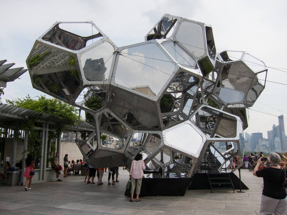 Tomas Saraceno: 'Cloud City'<br />August 3, 2012 - Metropolitan Museum of Art, Manhattan, New York.