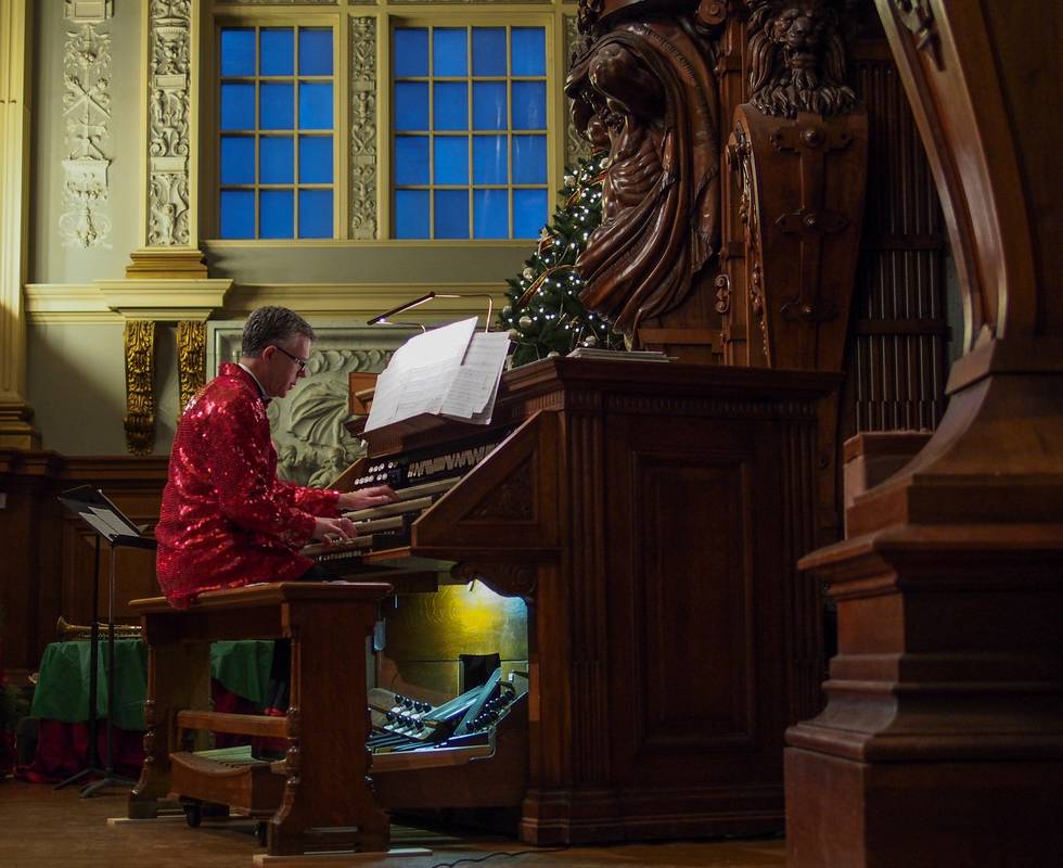 "A Merry Music Hall Christmas".<br />Ray Cornils on the organ.<br />Dec. 9, 2012 - Methuen Memorial Music Hall, Methuen, Massachusetts.