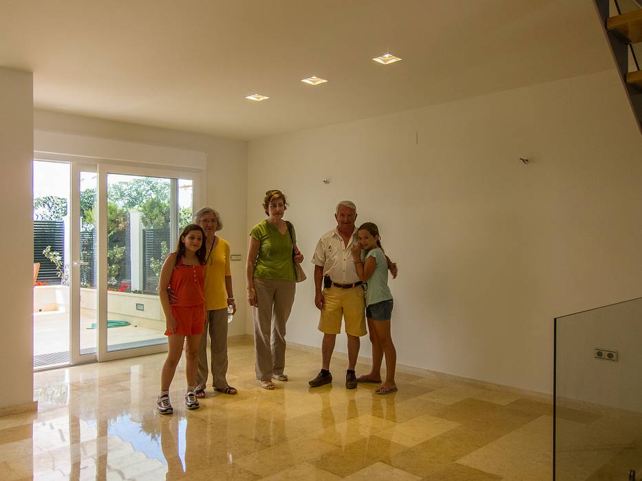 Miranda, Joyce, Asuncion, Salvador, and Paula in the new house.<br />July 5, 2013 - Marbella, Malaga, Spain.