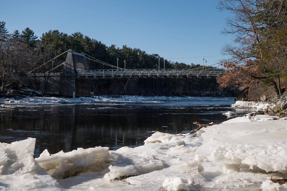 Chain Bridge to Newburyport.<br />A walk with Joyce looking for bald eagles.<br />Jan. 9, 2014 - Deer Island, Amesbury, Massachusetts.