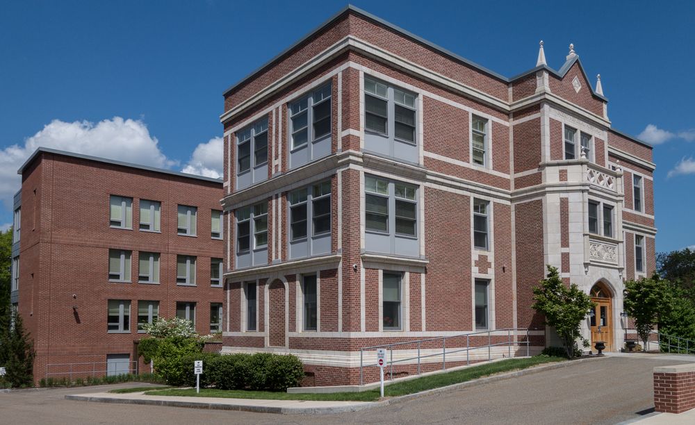 Tom's home for the next four weeks or so.<br />It houses several dozen radiation patients who live too far for the daily treatments.<br />May 18, 2014 - AstraZeneca Hope Lodge, Boston, Massachusetts.