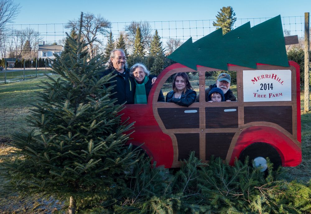 Our freshly cut Christmas tree, Carl, Joyce, Miranda, Matthew, and Egils.<br />Dec. 14, 2014 - MerriHill Tree Farm, Merrimac, Massachusetts.
