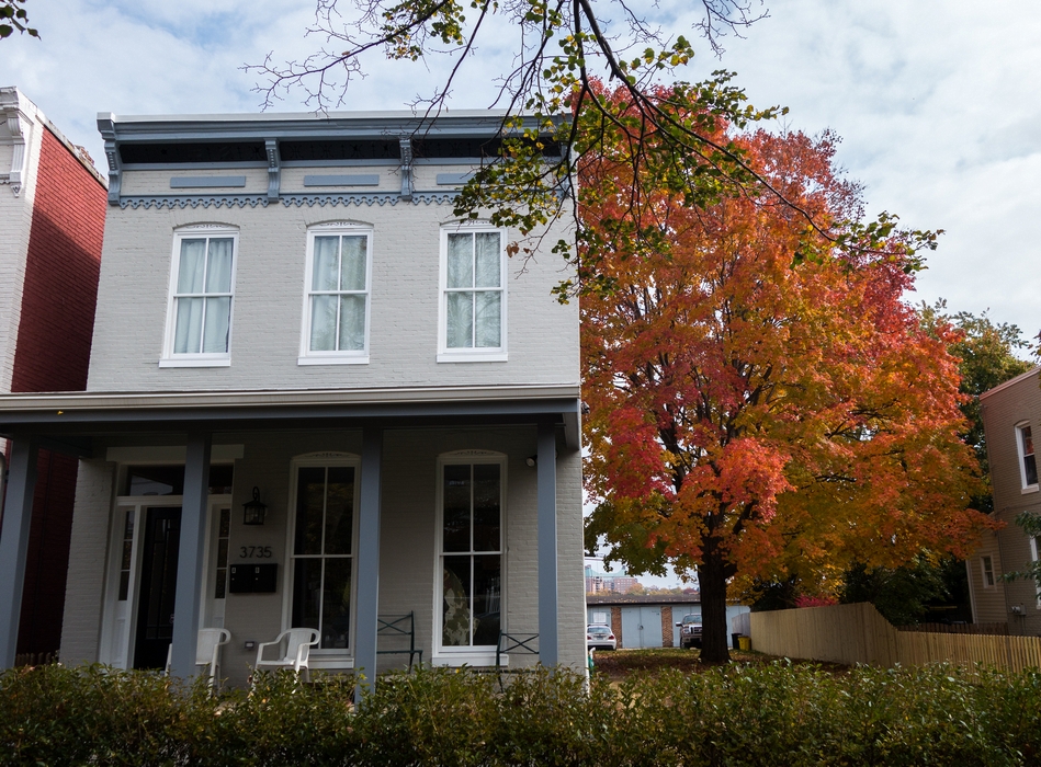Along Roland Avenue.<br />Nov. 1, 2015 - Baltimore, Maryland.