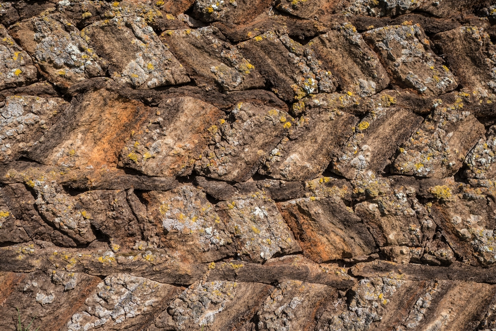 Herringbone patterned sod wall (klmbruhnaus).<br />May 31, 2015 - Glambr, Iceland.