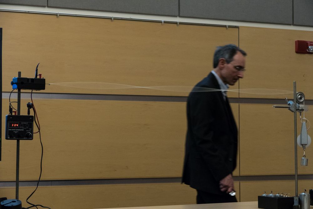 Oscar and vibrating string.<br />Presentation by Oscar on science, math, and music.<br />March 9, 2016 - Northern Essex Community College, Haverhill, Massachusetts.