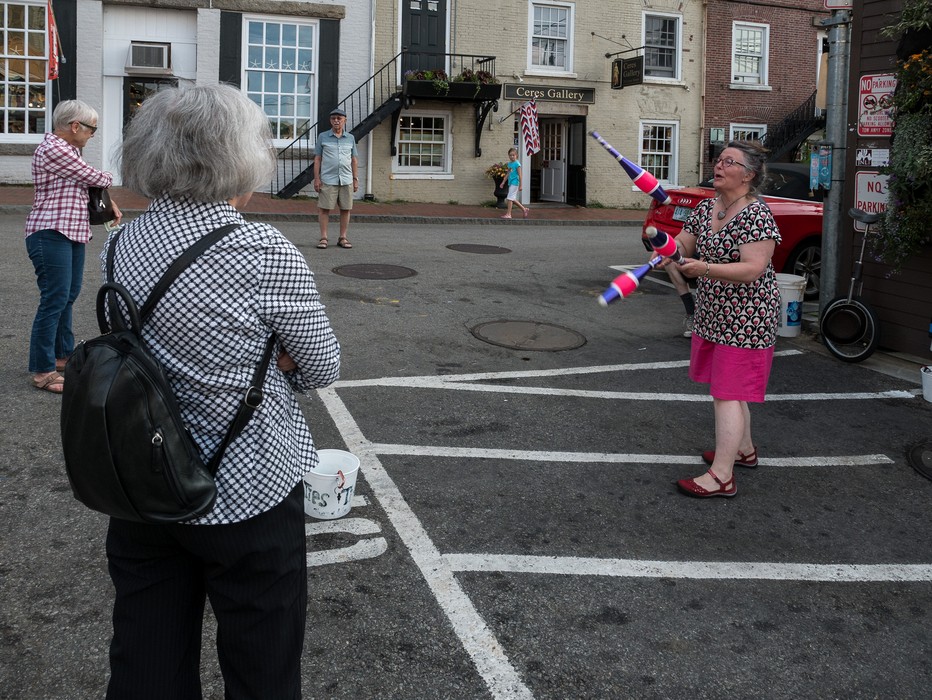 Baiba, Joyce and Ronnie watching her juggle the clubs quite well.<br />July 21, 2017 - Portsmouth, New Hampshire.