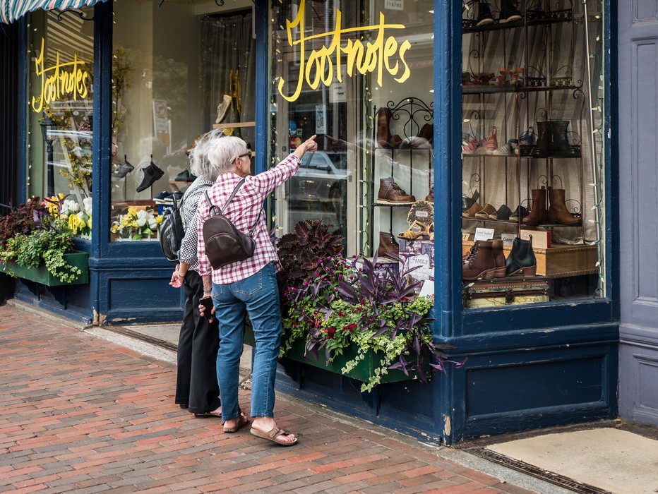 Baiba and Joyce window shopping.<br />July 21, 2017 - Portsmouth, New Hampshire.