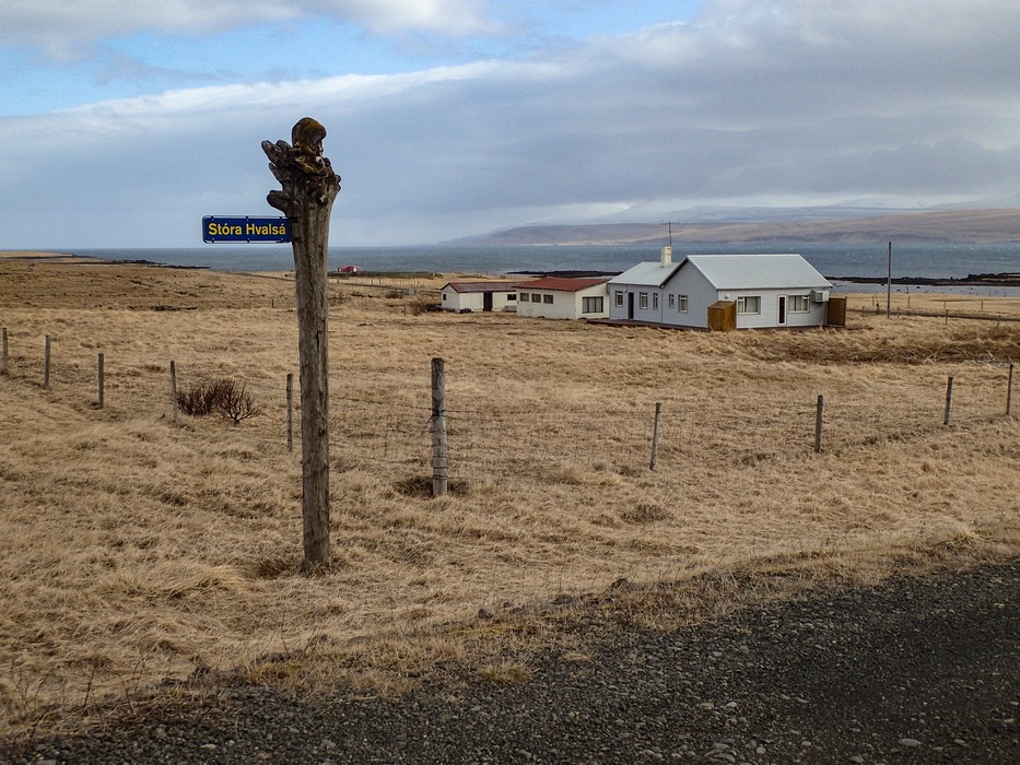 Sign for the Stóra-Hvalsá stream.<br />April 19, 2017 - Along the western shore of Hrútafjörður.