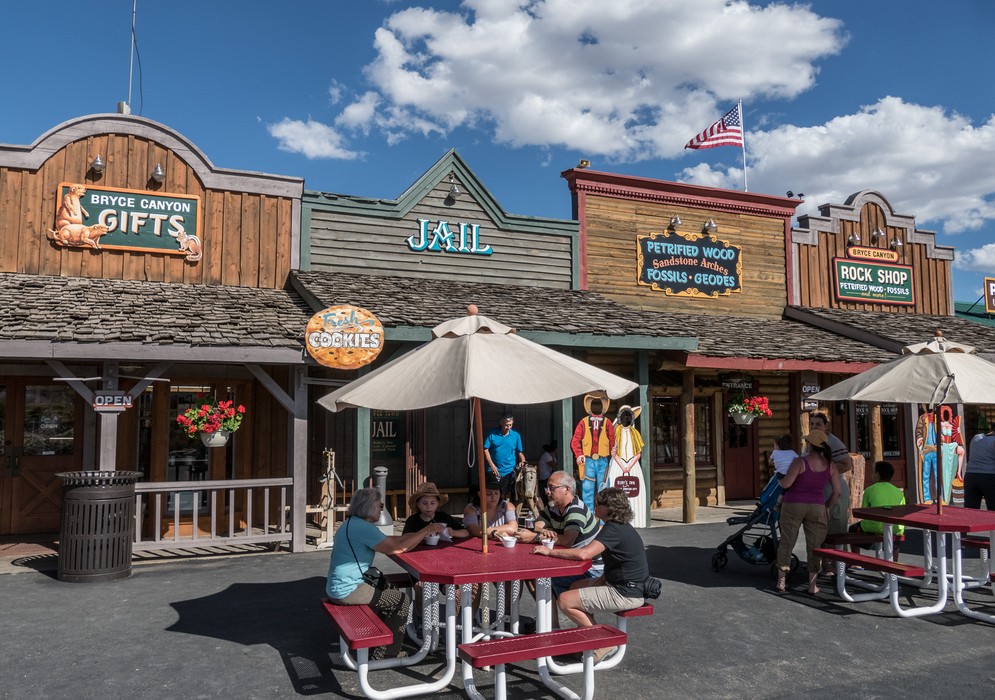 Joyce, Matthew, Miranda, Carl, and Holly enjoying an ice cream.<br />Old Bryce Town.<br />Aug. 9, 2017 - Bryce, Utah.