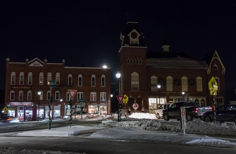 Full moon downtown.<br />Jan. 2, 2018 - Merrimac, Massachusetts.