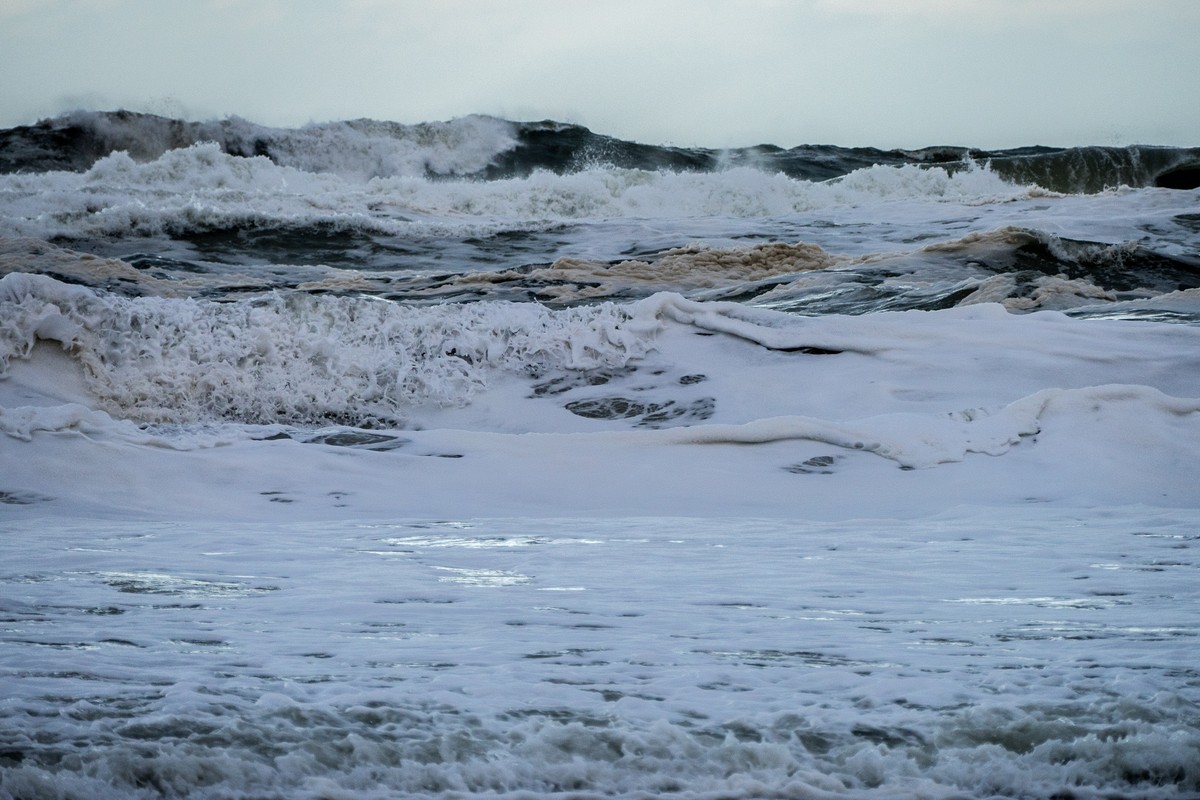 Weekend nor'easter still making waves.<br />Off parking lot #2.<br />March 4, 2018 - Parker River National Wildlife Refuge, Plum Island, Massachusetts.