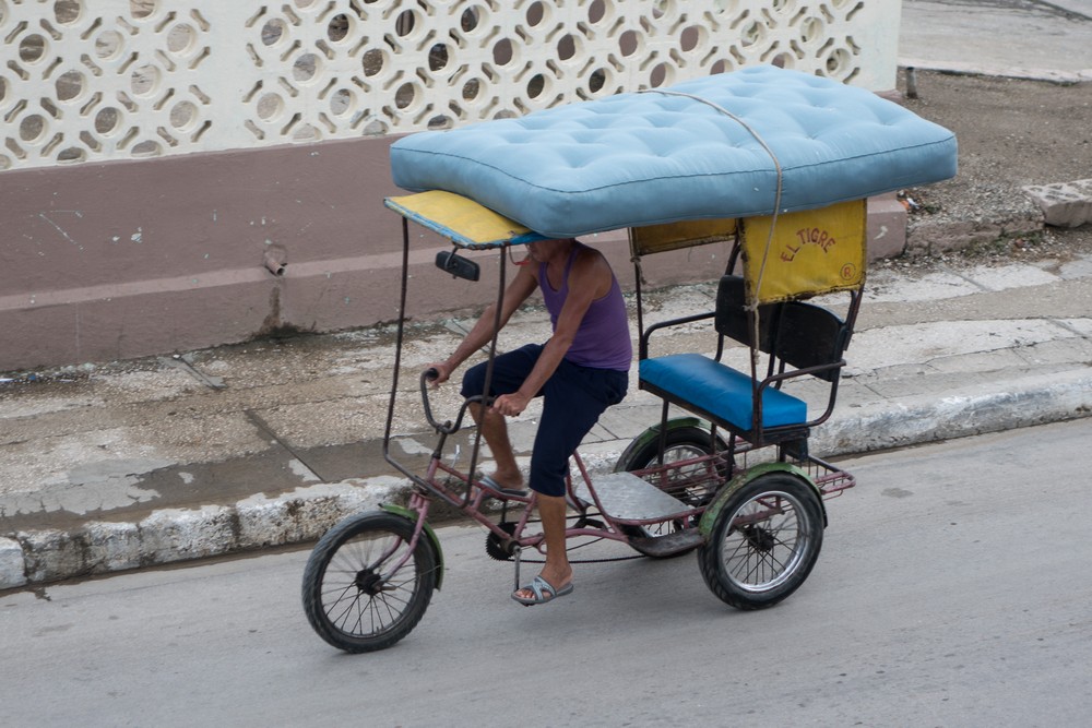 Delivering a matress.<br />At artist Carlos Rafael's home.<br />Oct. 31, 2016 - Guantanamo, Cuba.