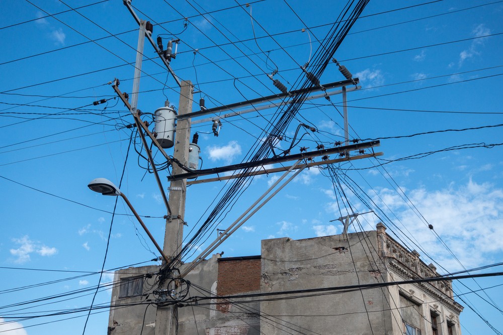 Messy wiring.<br />Nov. 1, 2016 - Santiago de Cuba.
