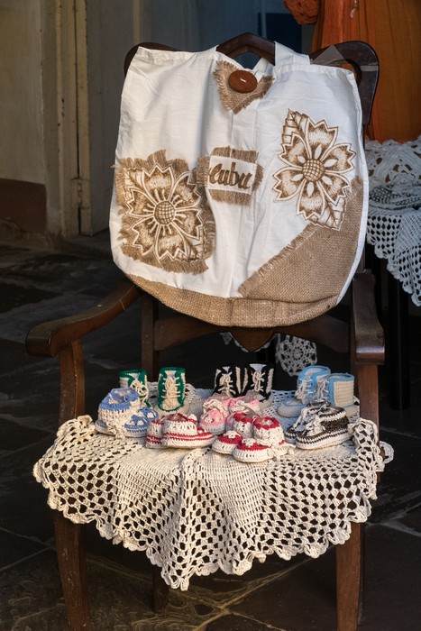 Peeking in through the door.<br />Nov. 5, 2016 - Trinidad, Cuba.