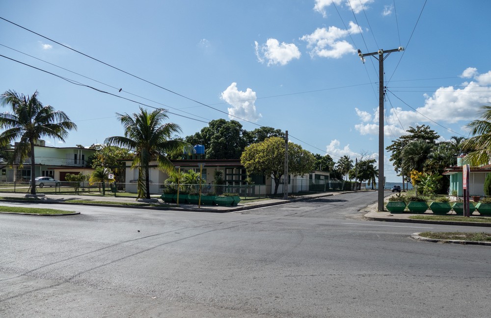 Corner of Avenida 16 and Paseo El Prado.<br />Nov. 6, 2016 - Cienfuegos, Cuba.