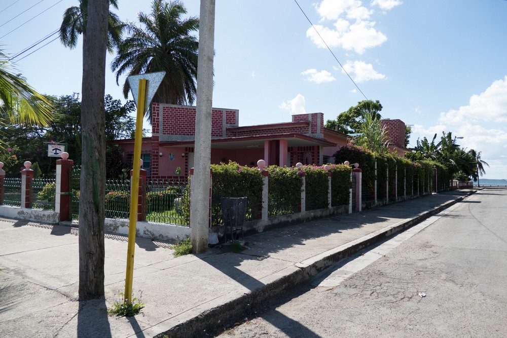 Corner of Avenida 18 and Paseo El Prado.<br />Nov. 6, 2016 - Cienfuegos, Cuba.