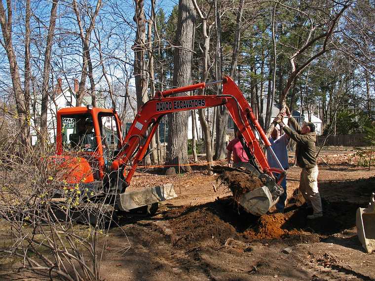 April 16, 2008 - Merrimac, Massachusetts.<br />Transplanting a crabapple tree before the big dig.